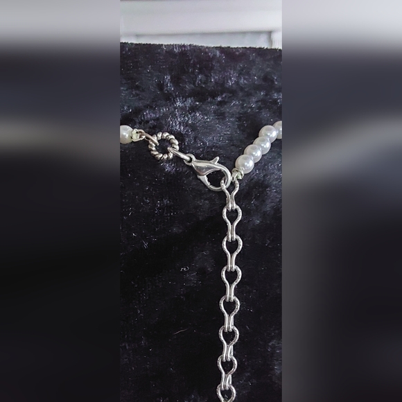 VINTAGE 1928 FAUX PEARL & DARK PINK PENDANT NECKLACE - Picture 4 of 4